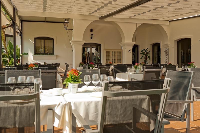 B Bou Hotel La Vinuela & Spa Ресторант снимка