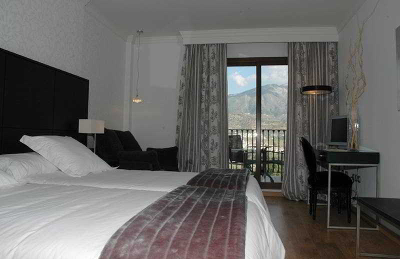B Bou Hotel La Vinuela & Spa Екстериор снимка